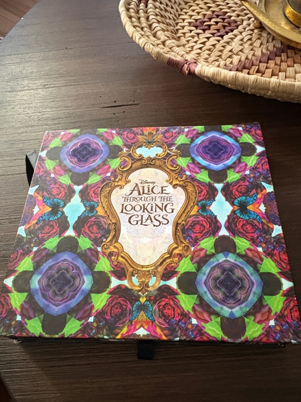 Urban Decay Alice Through the Looking Glass  Keepsake Box - Multicolor eyeshadow